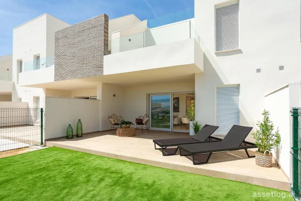 Apartment with garden provided with 3 Bedrooms and 2 Bathrooms, communal swimming pool and carport