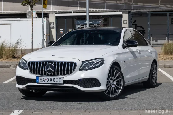 Mercedes-Benz E-Class Sedan 300 de Plug-in Hybrid A/T (2019) / ON INSTALLMENTS / TRADE-IN /