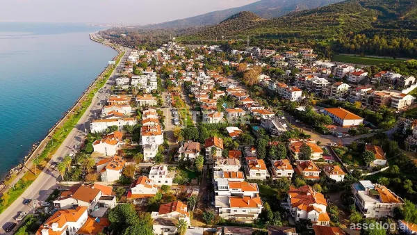 Villa with Shared Pool Near the Sea in İzmir Narlıdere