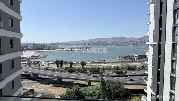 Sea-View Flat in a Fully Equipped Residence in İzmir Konak