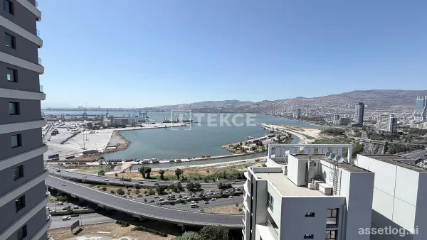 Furnished Seafront Real Estate in İzmir Konak