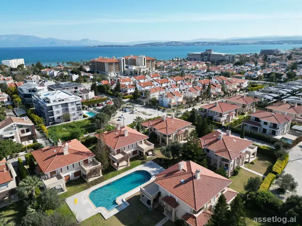 Semi-Detached House Near Ilıca Beach in Çeşme İzmir
