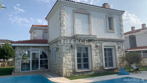 Stone-Architecture Villa Close to Beach and Marina in Çeşme