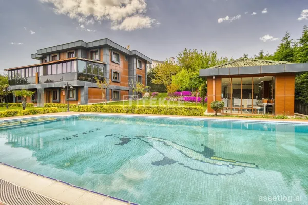 Villa with Pool Near the Hospital and Marina in Büyükçekmece