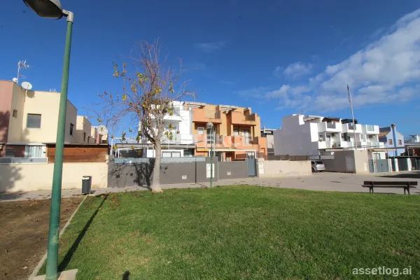 Beachside Townhouse with Private Parking in El Mojón Murcia