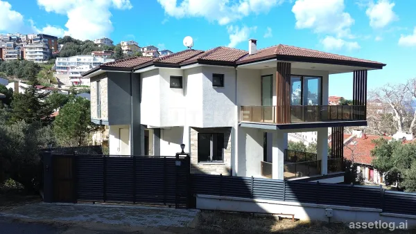 Villa with Pool Within Walking Distance of the Port in Bursa Mudanya