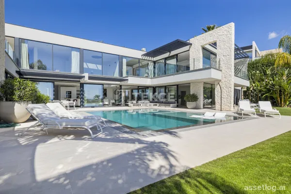 Sea View Villa with a Private Pool in Benahavís