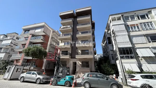 Apartments in a New Building near the Sea in İzmir Karşıyaka