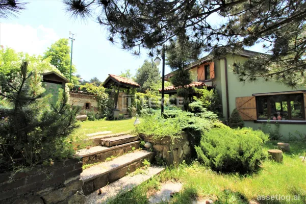 Detached Homes Intertwined with Nature on Uludag Road in Bursa