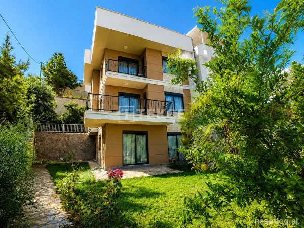 Villa with City Views in a Secure Complex in Kargıcak Alanya