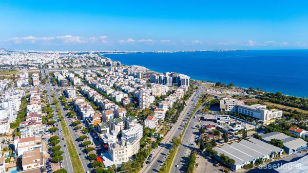 Flats in a Complex with Pool Near the Sea in Antalya Konyaaltı