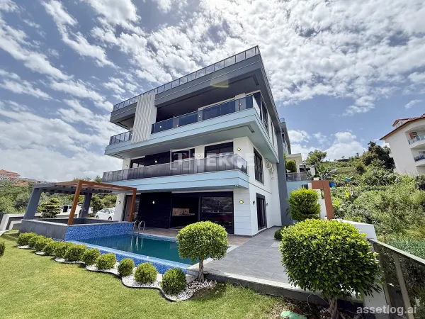 Villa with City and Sea Views Close to Beach in Kargıcak Alanya