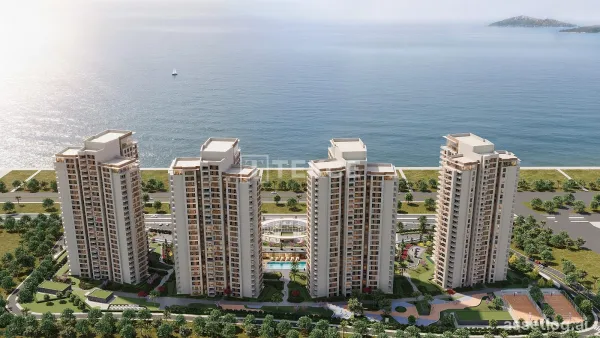 Apartments in a 5-Pool Complex Close to the Coast in Kartal Istanbul