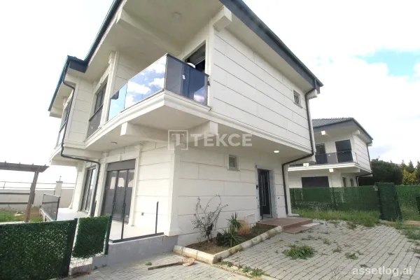 Villas with Spacious Garden in İstanbul Silivri