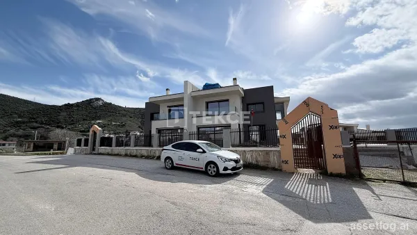 Elegant Semi-Detached Villas with Private Pools in İzmir