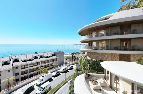 Elegant Flats in a Project with Pool Near the Sea in Fuengirola