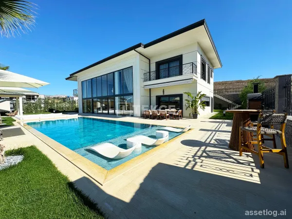 Villas with Private Swimming Pools in a Complex in İstanbul