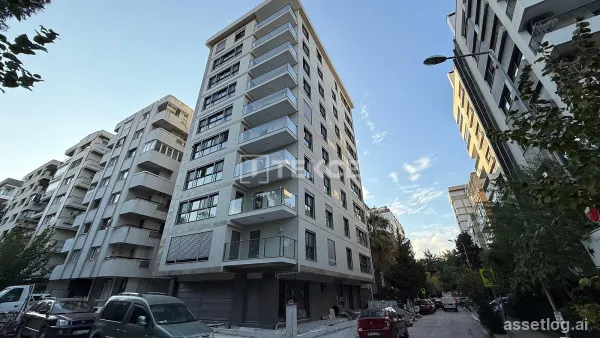 Apartment Close to the Coast and Transport in İzmir Alsancak