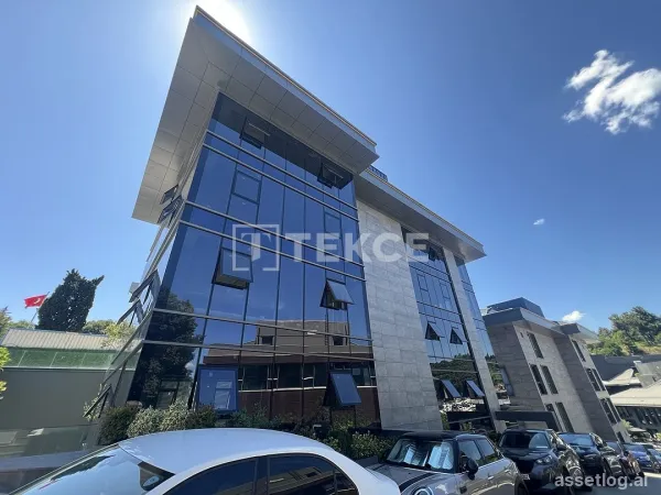Business Center Near Metro on Busy Street in Üsküdar Istanbul