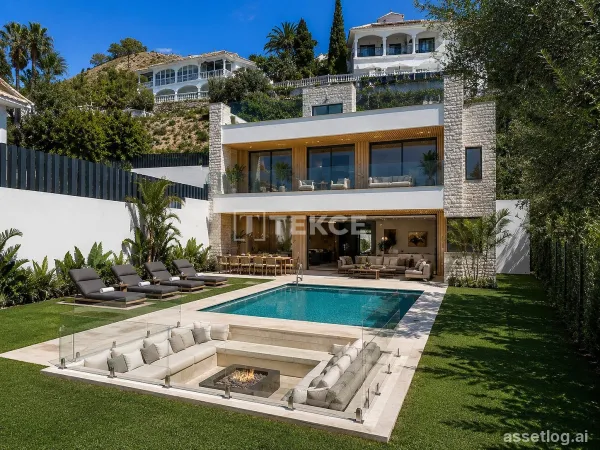 Elegant Villa with Private Pool and Solarium in Benalmádena Málaga