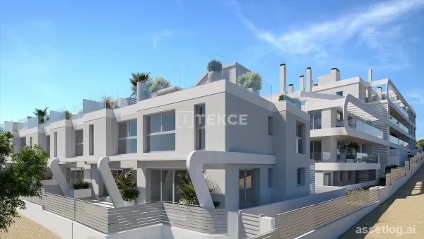 Seaside Homes with Community Pool in Estepona Costa del Sol