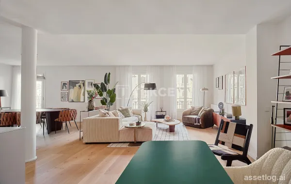 Elegant Apartments in a Restored Building in Barcelona Center