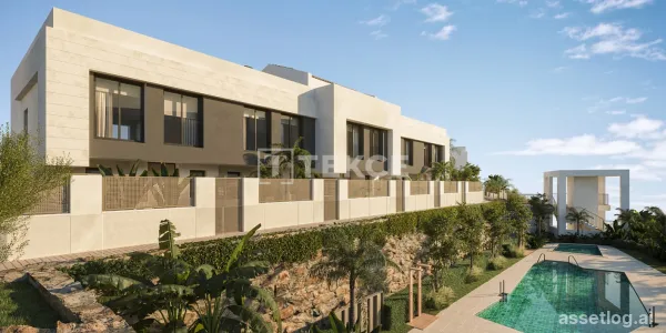 Homes with Swimming Pool Close to the Beach in Mijas