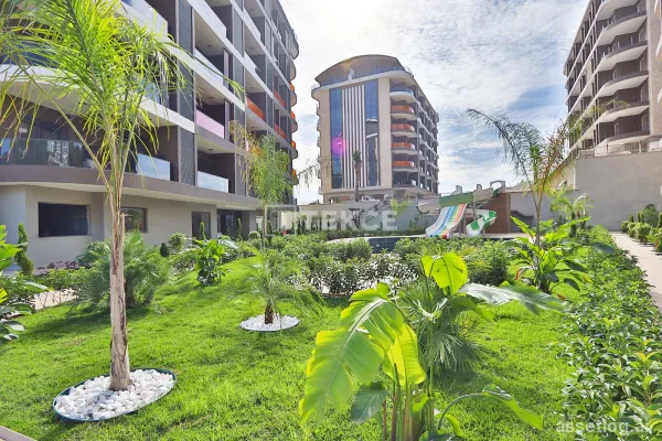 Flats in a Four-block Complex with Social Activities in Çıplaklı
