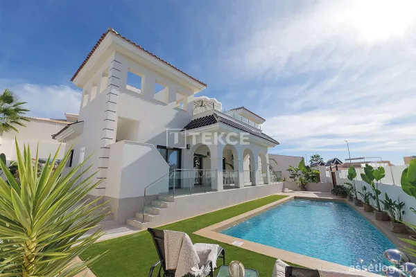 Elegantní villa se soukromým bazénem a soláriem v Ciudad Quesada