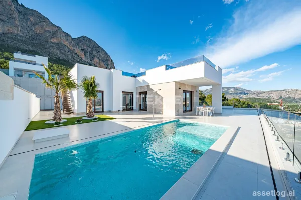 Luxusní samostatné villy s bazénem v Polupu Costa Blanca