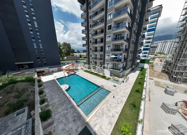 Flats in a Single Block Complex Near the Sea in Mahmutlar