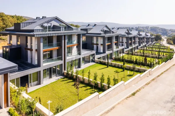 Secure Complex Villas Surrounded by Nature in Çekmeköy Istanbul