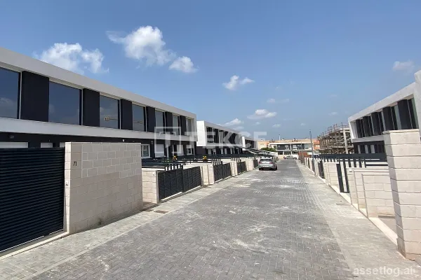 Přizpůsobitelné domy blízko pláže v Gran Alacant, Alicante