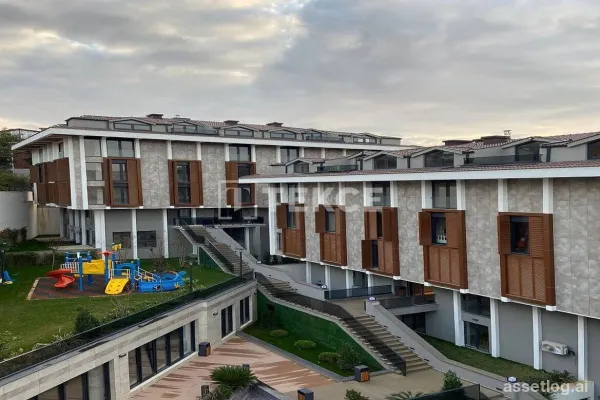 Flats in a Complex with Horizontal Architecture in İstanbul