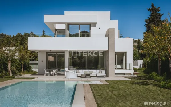 Natural Setting Views Villas in a Popular Area of Estepona