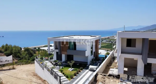 Sea and City View Detached Villas in Yeşilöz