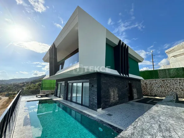 Stylish Villas with Castle and Sea Views in Alanya