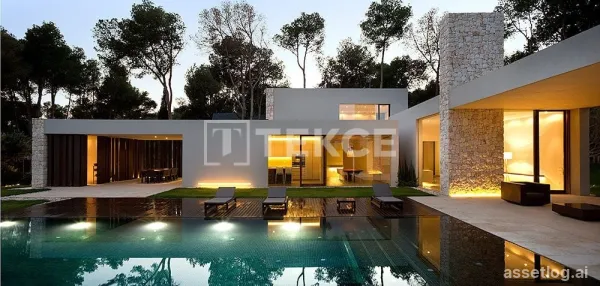 Villa Offering Expansive Cultivable Land in Yecla Murcia