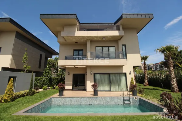 Detached and Semi-Detached Villas Near the Beach in İstanbul