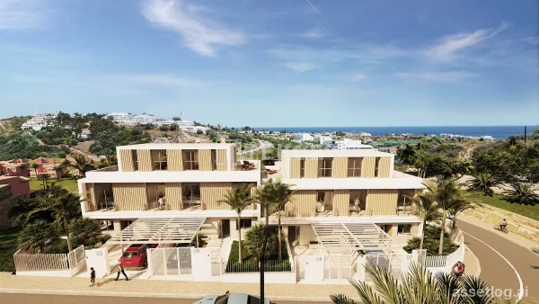 New Houses with Functional Interiors Close to Golf in Estepona