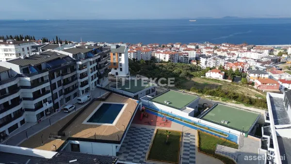 Sea-View Semi-Detached Villas in a Complex with Pool in Yalova