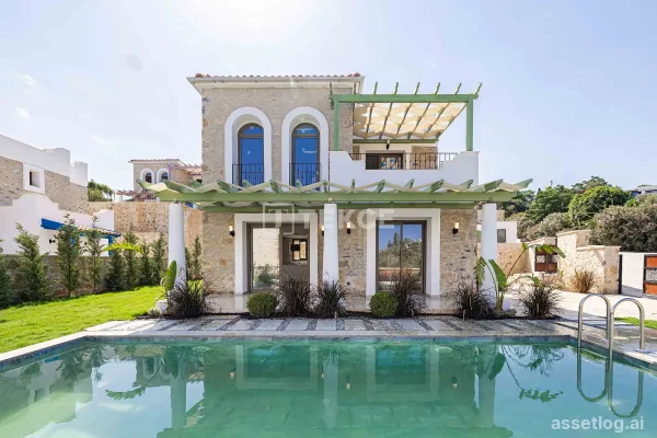 Stone-Covered Detached Houses with Pools in Bodrum Kadıkalesi