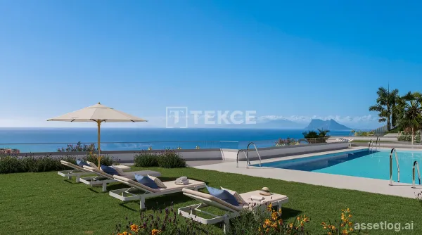Townhouses with Panoramic Sea Views in Manilva, Málaga