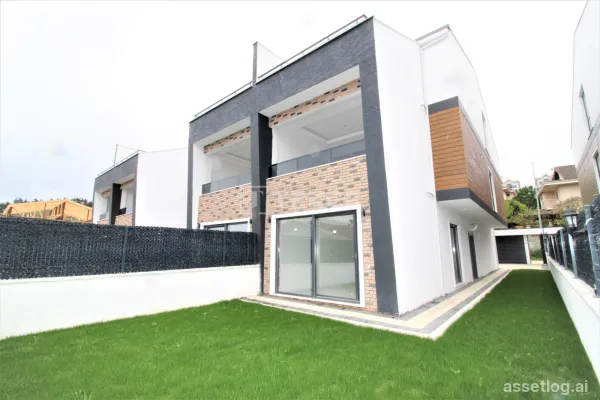 5-Bedroom Triplex Villa with Nature View in Bursa Nilufer