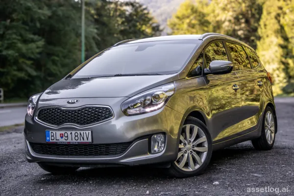 Kia Carens 1.7 CRDi 104kW MT/6 2017 / AVAILABLE ON INSTALLMENTS / TRADE-IN