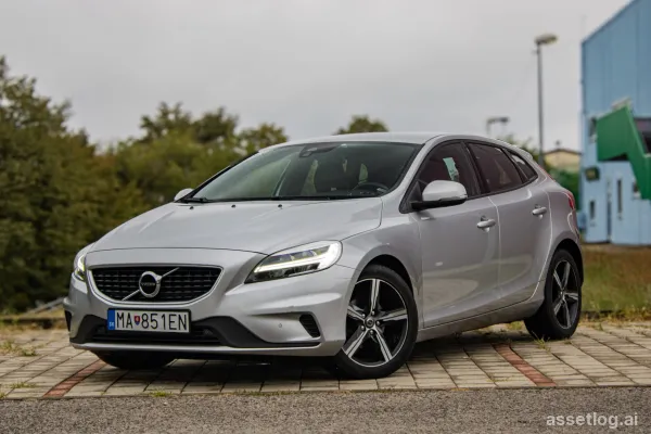 Volvo V40 D2 2.0L 120 PS R-Design, 88 kW, M6, 5-türig – Finanzierung möglich