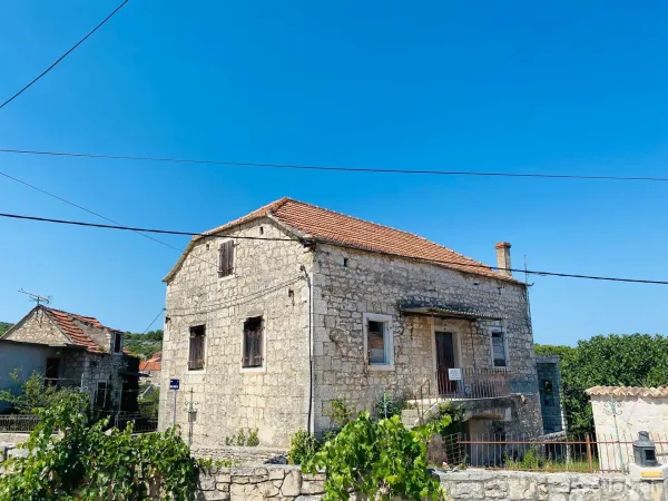 Brač, starý kamenný dům na prodej
