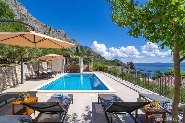 Omiš, villa for sale