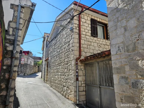 Trogir/Čiovo, starý kamenný dům na prodej