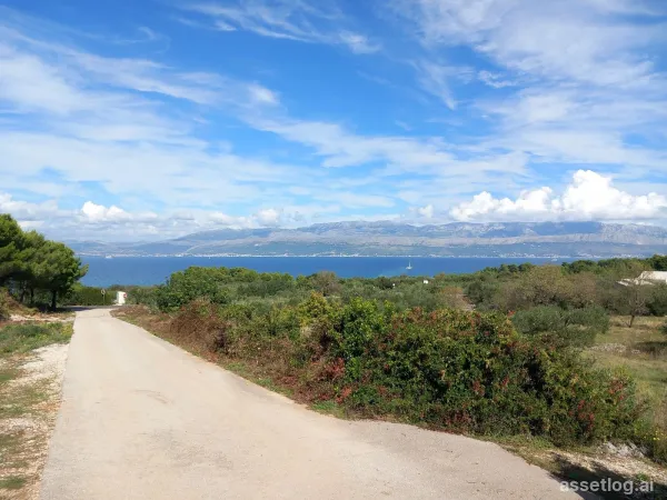Brač, landwirtschaftliche Grundstücke zum Kauf